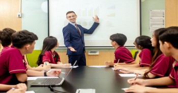 Quy định mới về dạy và học bằng tiếng nước ngoài